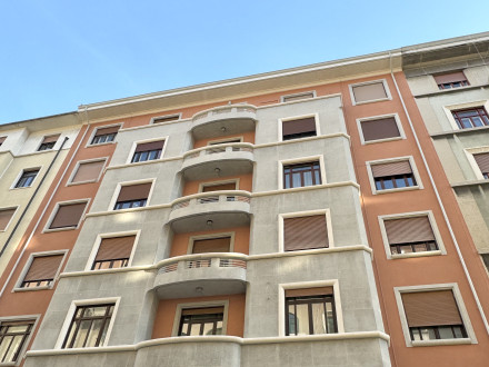 Zona giorno con tre o più stanze in 8257