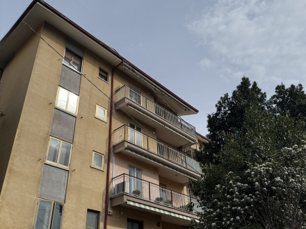 Zona giorno con tre o più stanze in 8258