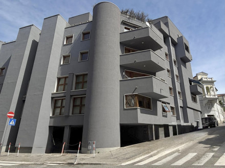 Zona giorno con tre o più stanze in 8258